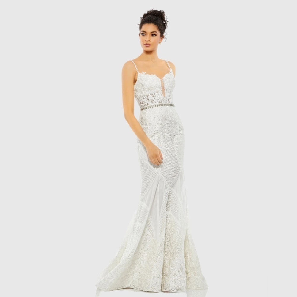 MAC DUGGAL 79082 Embroidered Sleeveless Plunge Neck Trumpet Gown